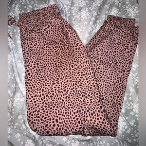 PINK 🤎 Victoria’s Secret cheetah print joggers!